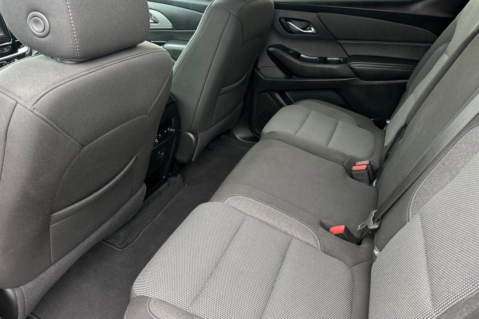 Used 2023 Chevrolet Traverse LT image 11