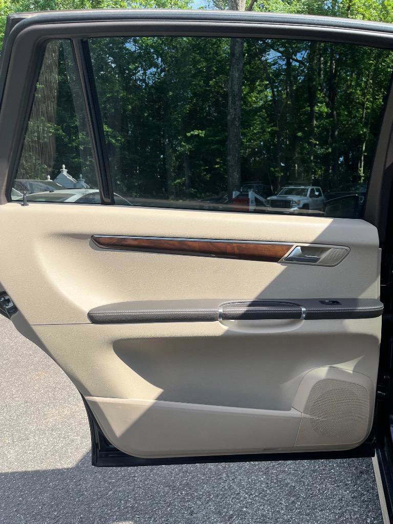 Used 2011 Mercedes-Benz R 350 4MATIC image 21