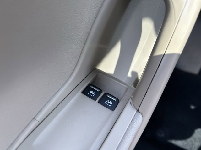 Used 2019 Volkswagen Beetle 2.0T SE FWD image 21