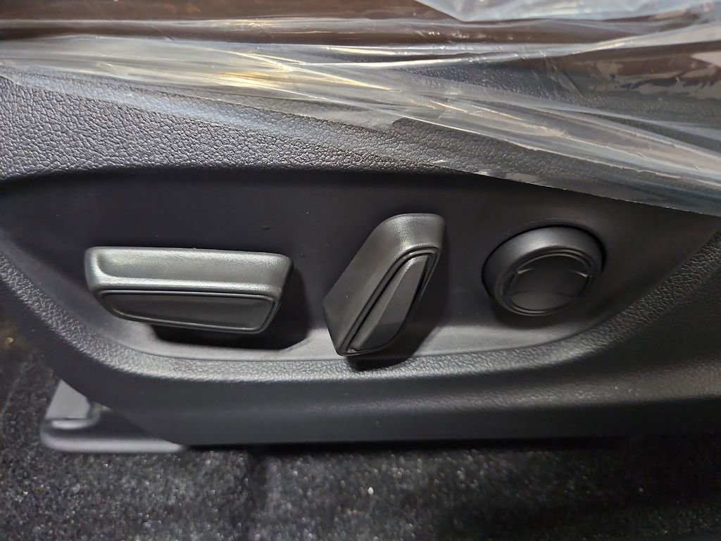 New 2025 Toyota Crown Signia image 14