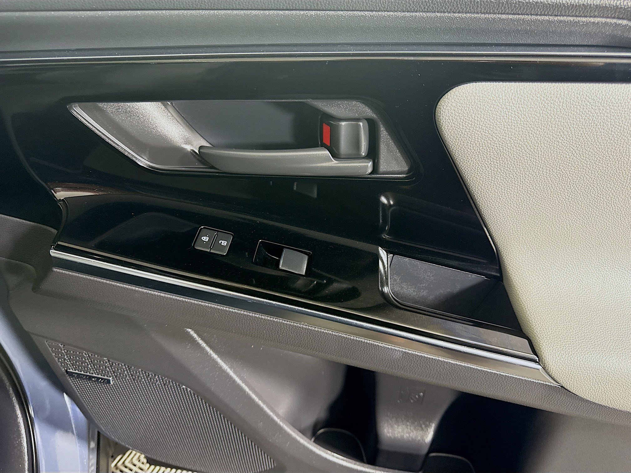 Used 2023 Subaru Solterra Limited image 31