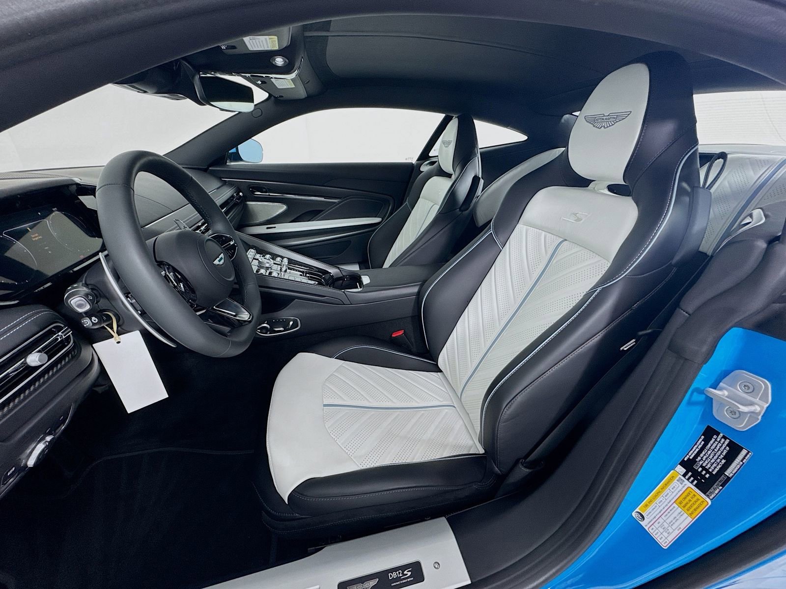 Used 2026 Aston Martin DB12 Coupe RWD image 19