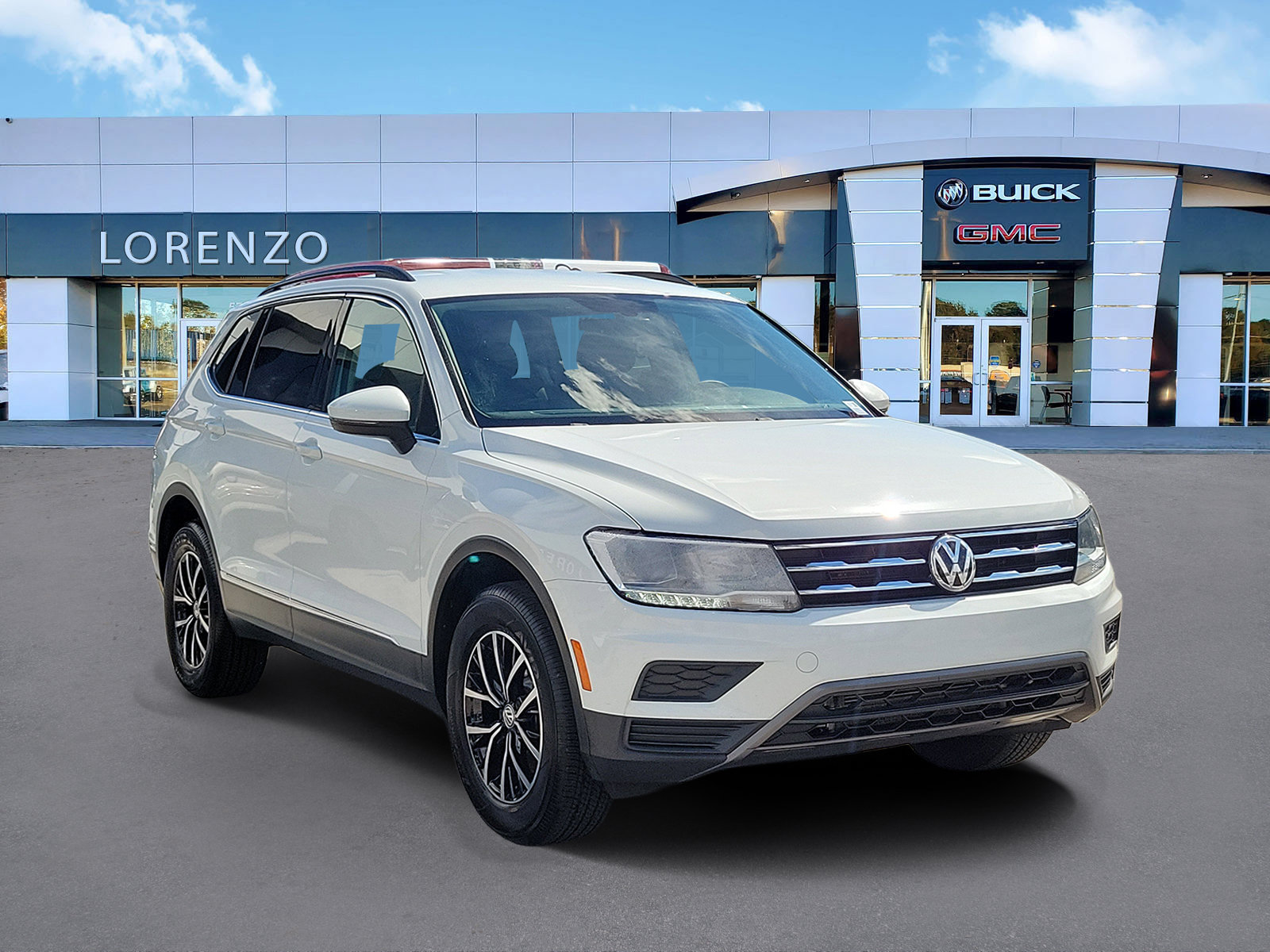 Used 2021 Volkswagen Tiguan SE FWD image 3