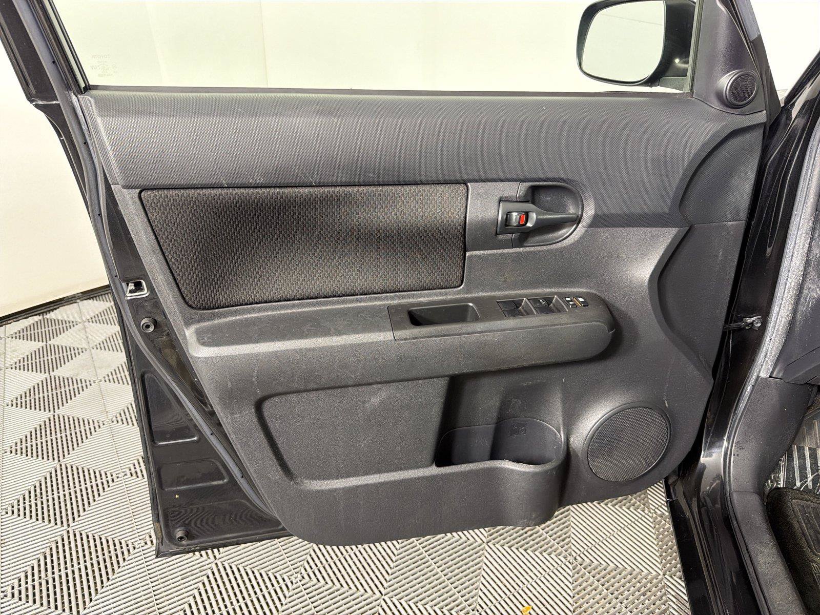 Used 2009 Scion xB FWD image 8