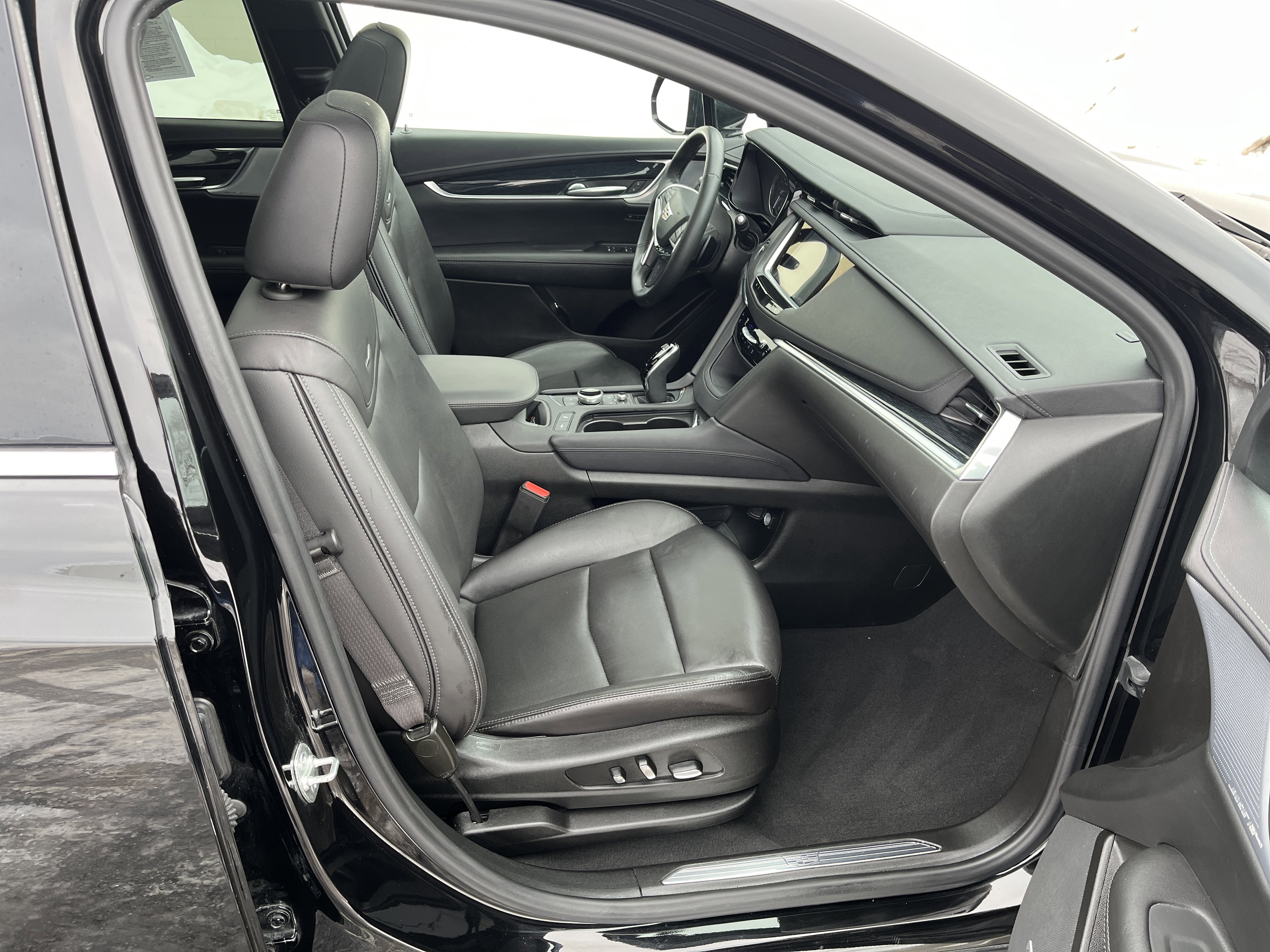 Used 2025 Cadillac XT5 Premium Luxury image 17