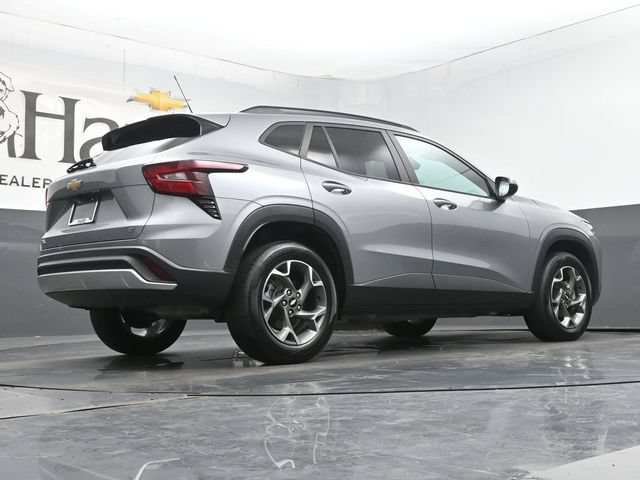 Used 2025 Chevrolet Trax LT w/ Driver Confidence Package FWD image 35