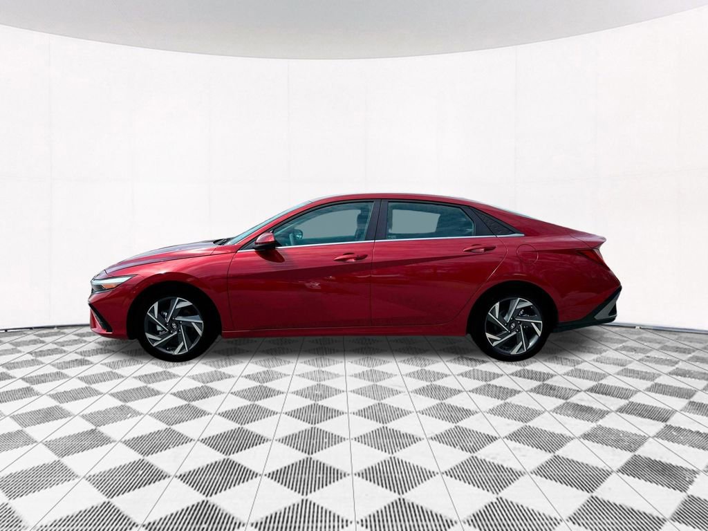 Used 2024 Hyundai Elantra SEL w/ Convenience Package FWD image 3