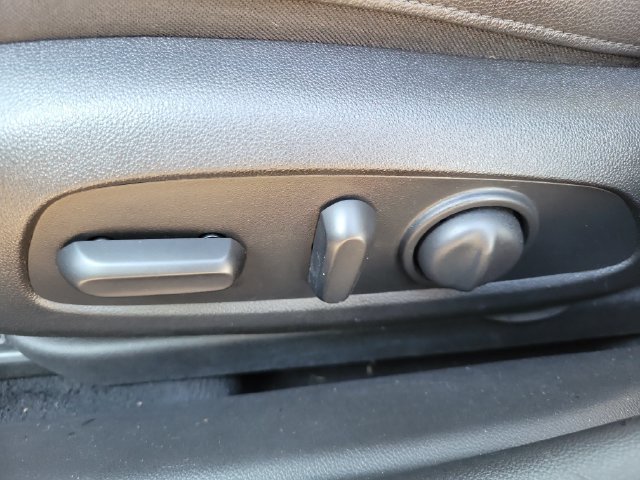 Used 2018 Buick Regal Essence w/ Sights and Sounds Package AWD/4WD image 8