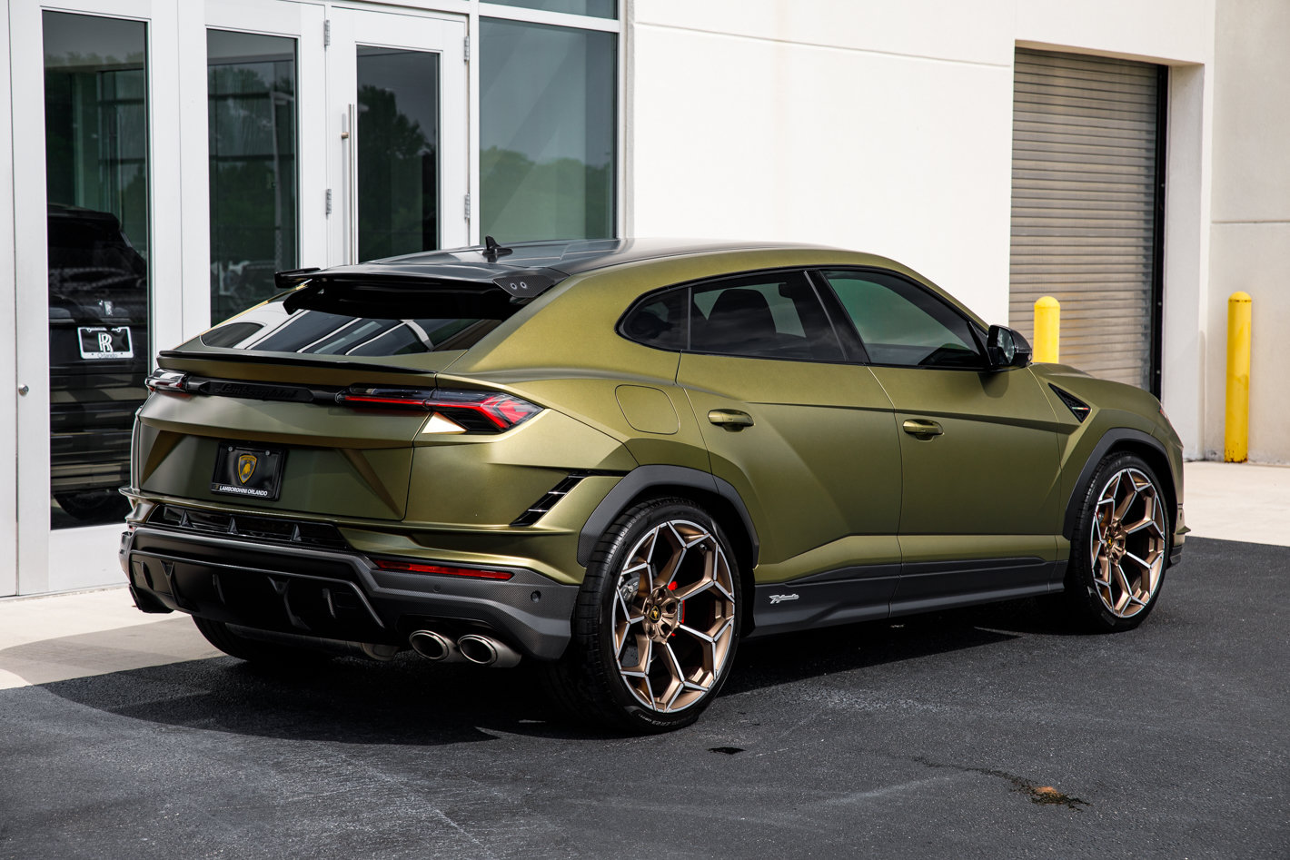 Used 2024 Lamborghini Urus Performante AWD/4WD image 31