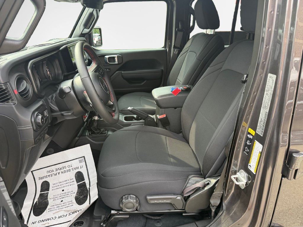 Used 2024 Jeep Wrangler Unlimited Rubicon w/ Convenience Group AWD/4WD image 12