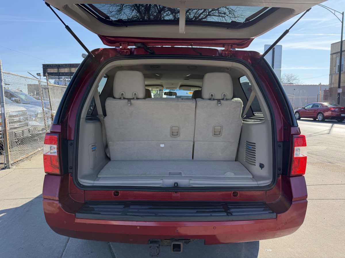 Used 2013 Ford Expedition XLT image 23