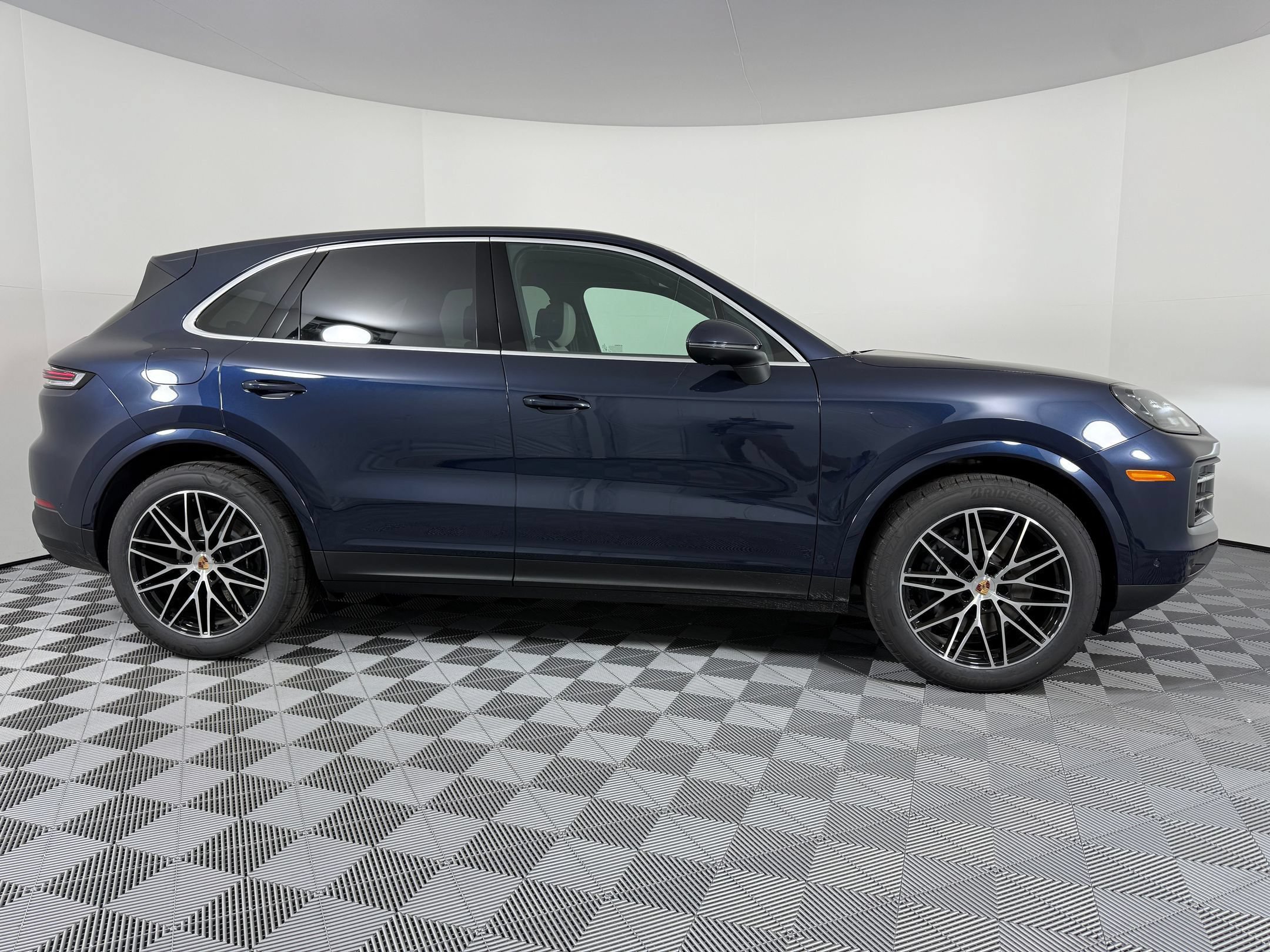 Certified 2026 Porsche Cayenne AWD/4WD image 8