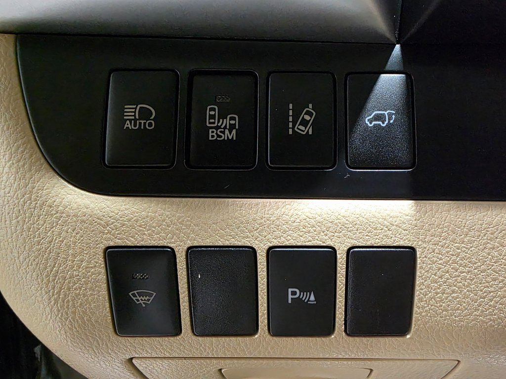 Used 2015 Toyota Highlander Limited w/ Driver Technology Package image 36