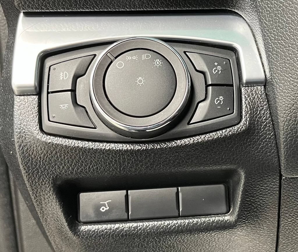 Used 2018 Ford Explorer Limited AWD/4WD image 32