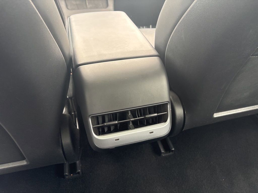 Used 2023 Tesla Model 3 Standard Range image 16