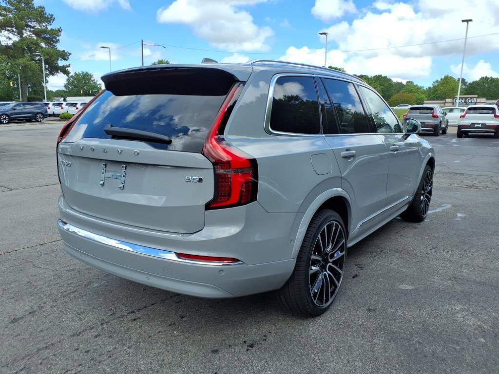 New 2025 Volvo XC90 B5 Plus w/ Protection Package Premier image 3