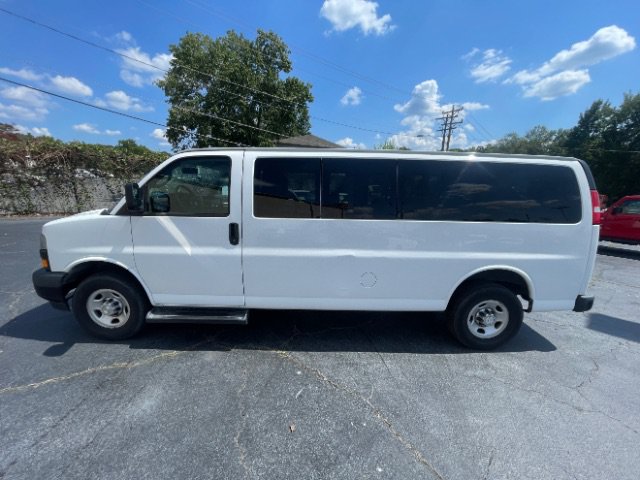 Used 2022 Chevrolet Express 3500 LS RWD image 3