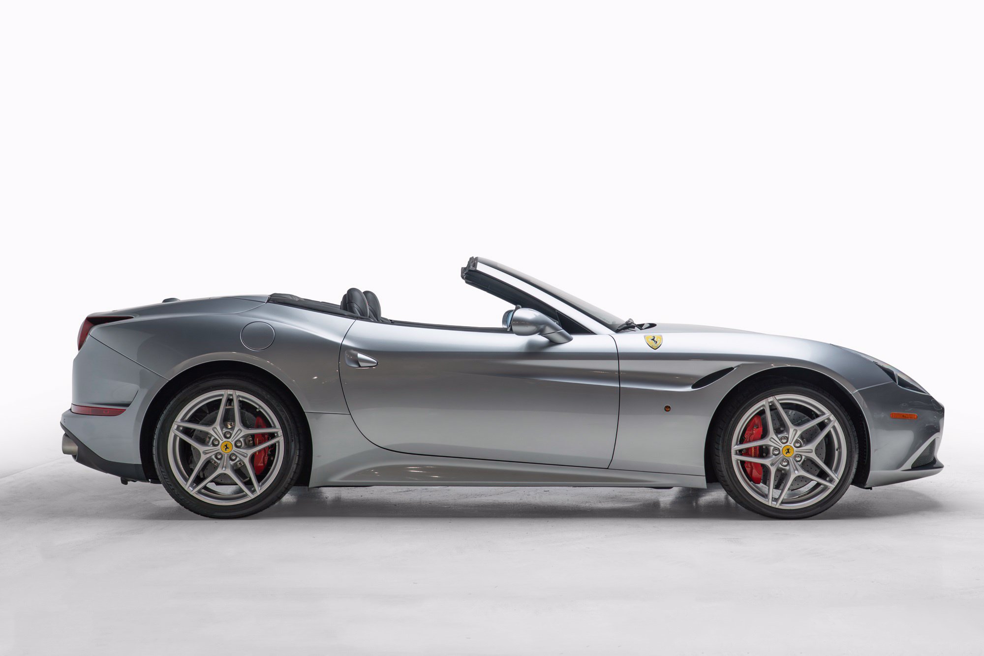 Used 2016 Ferrari California T RWD image 7