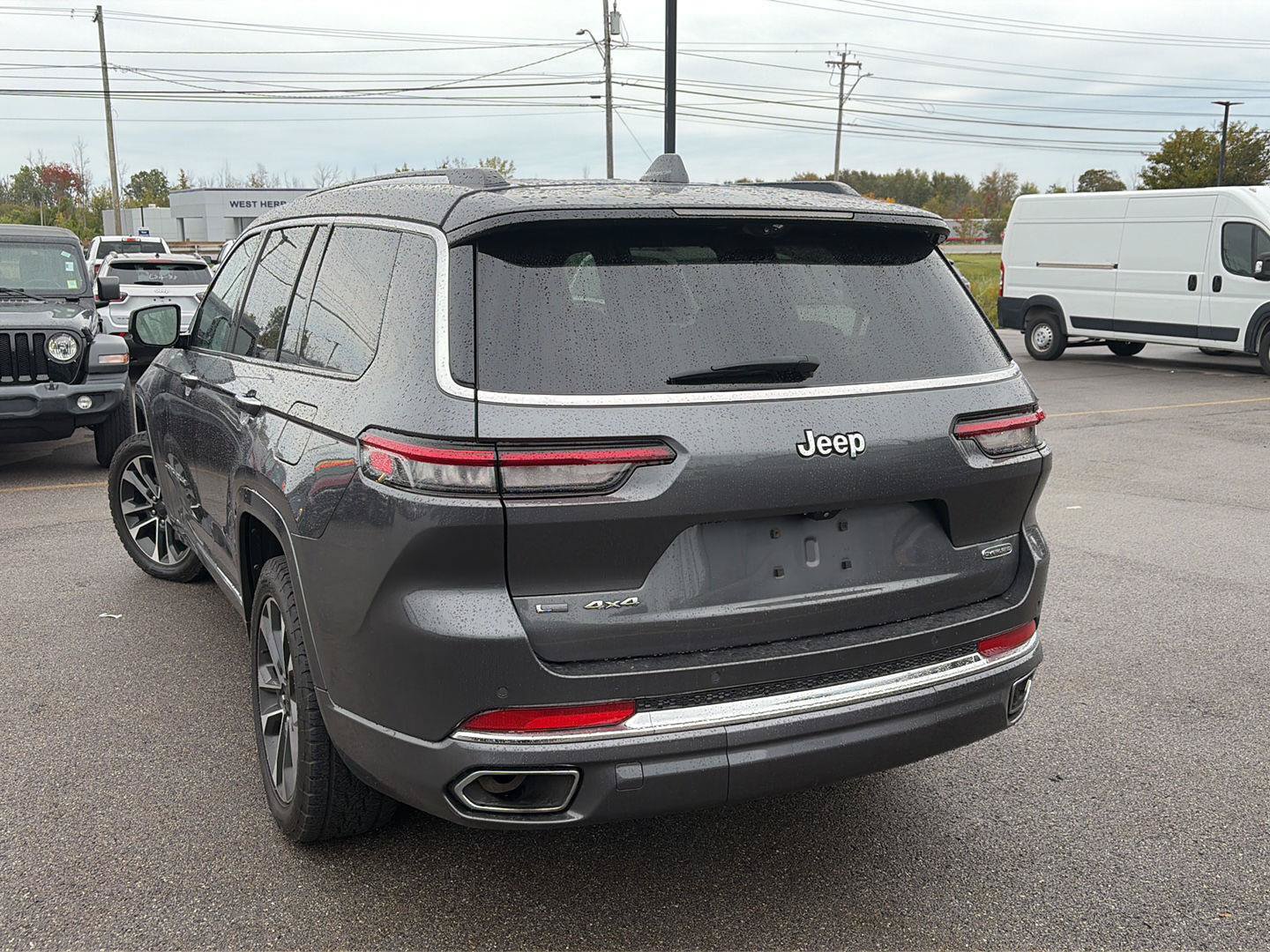 Used 2021 Jeep Grand Cherokee L Overland w/ Luxury Tech Group IV AWD/4WD image 3