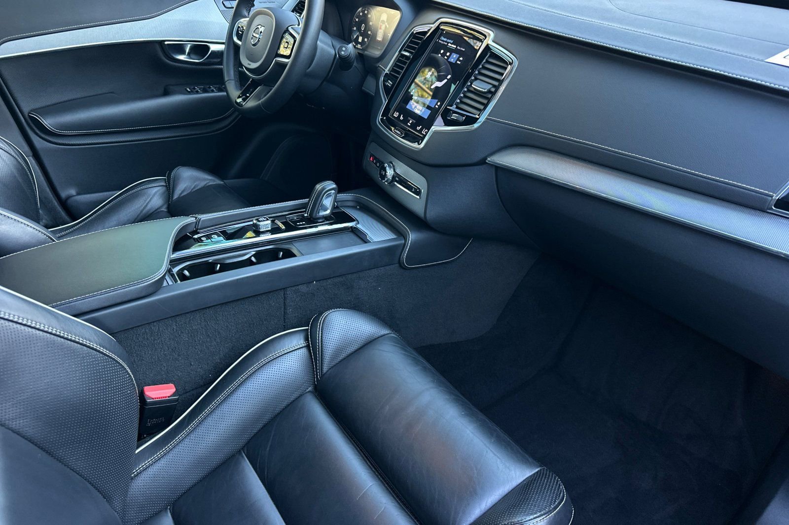 Used 2022 Volvo XC90 T8 R-Design w/ Advanced Package image 17