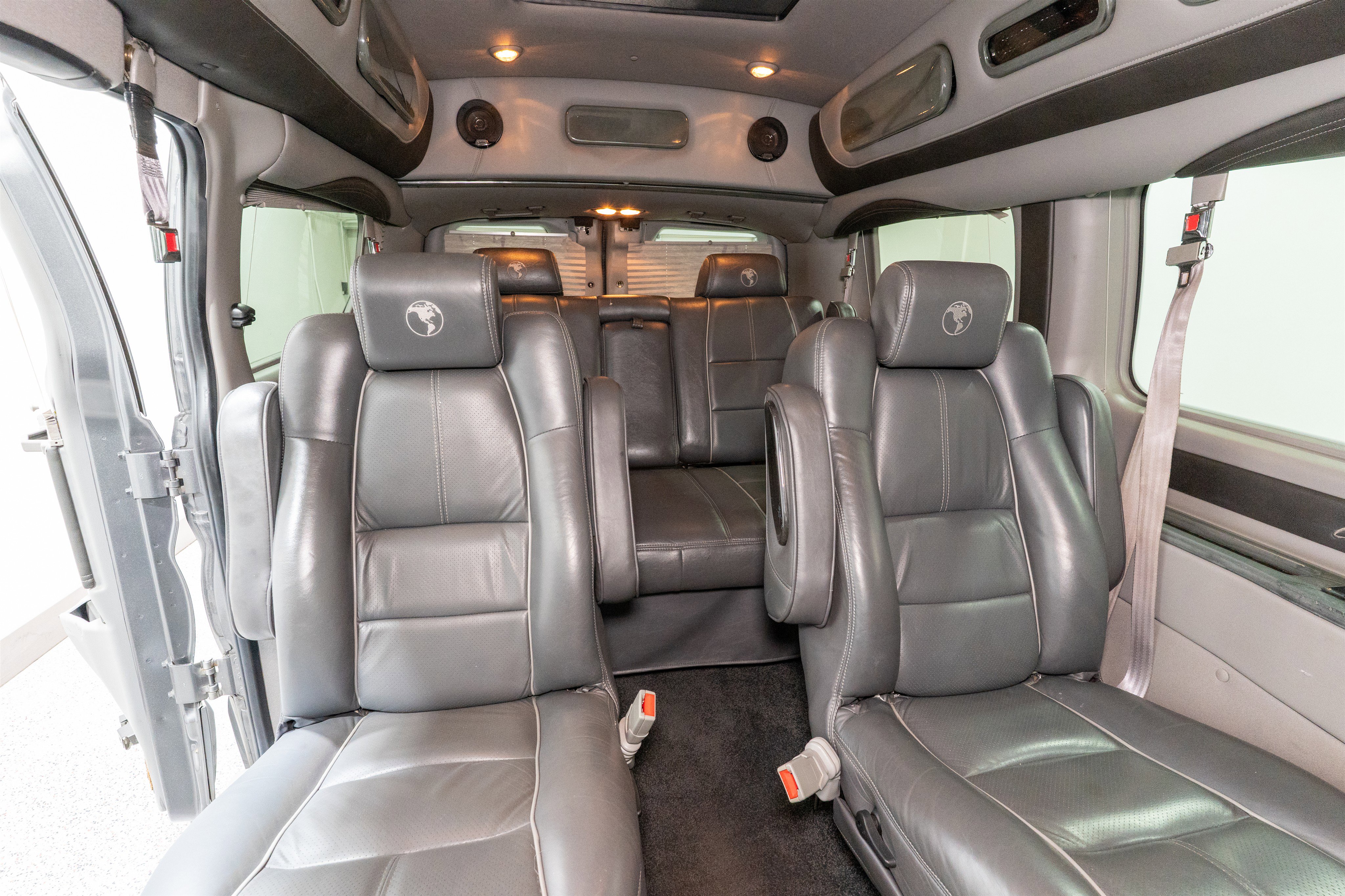 Used 2015 Ford Transit 150 130 Low Roof w/ Exterior Upgrade Package RWD image 10