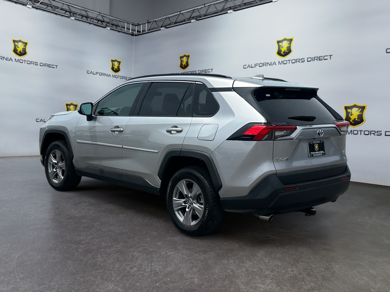 Used 2023 Toyota RAV4 LE AWD/4WD image 3