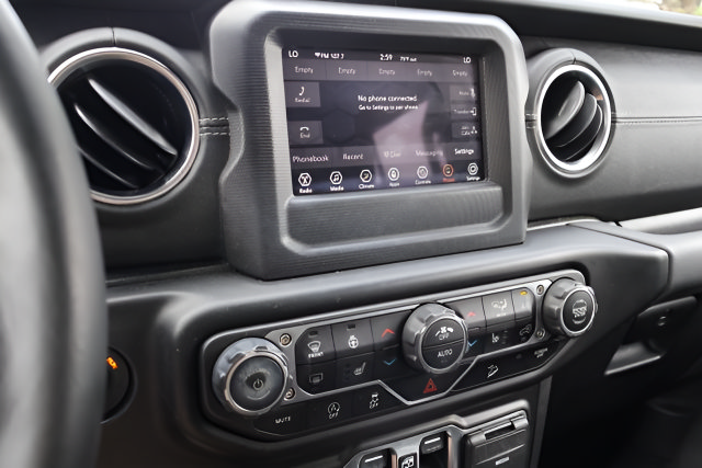 Used 2021 Jeep Wrangler Unlimited Sahara w/ Cold Weather Group AWD/4WD image 19