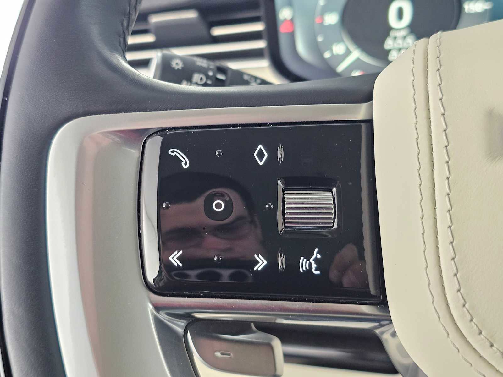 Used 2023 Land Rover Range Rover Long Wheelbase SE AWD/4WD image 30