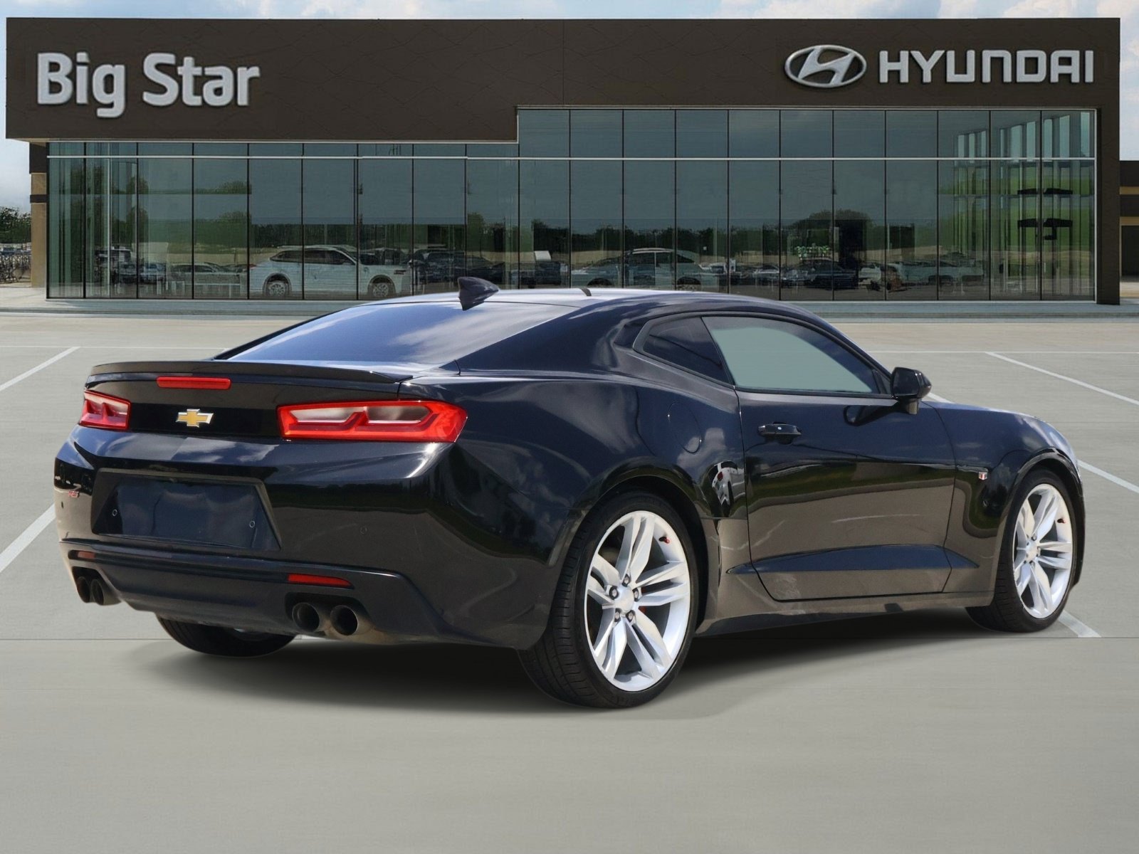 Used 2017 Chevrolet Camaro LT RWD image 4