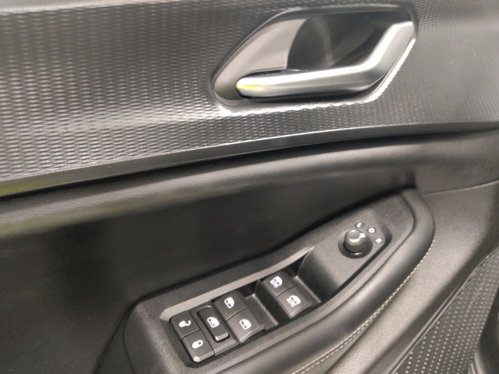 Used 2023 Jeep Grand Cherokee Laredo AWD/4WD image 27