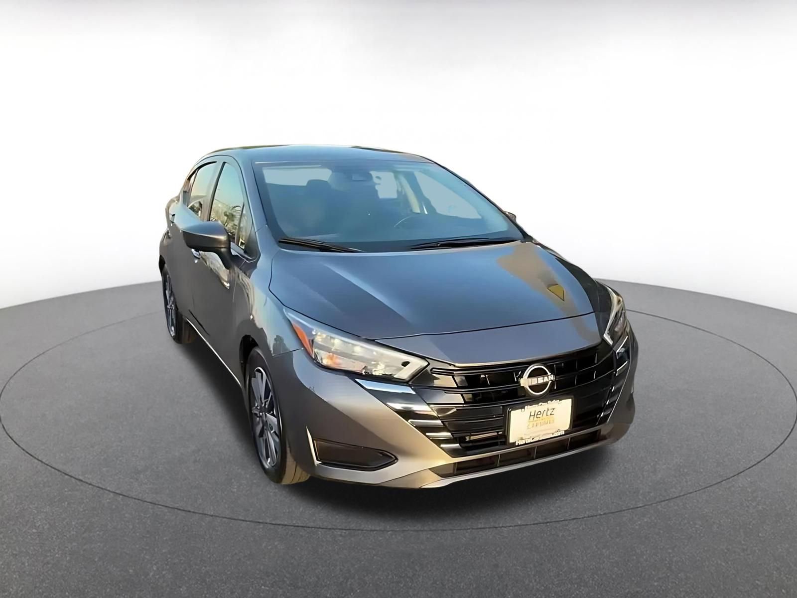 Used 2025 Nissan Versa SV image 3