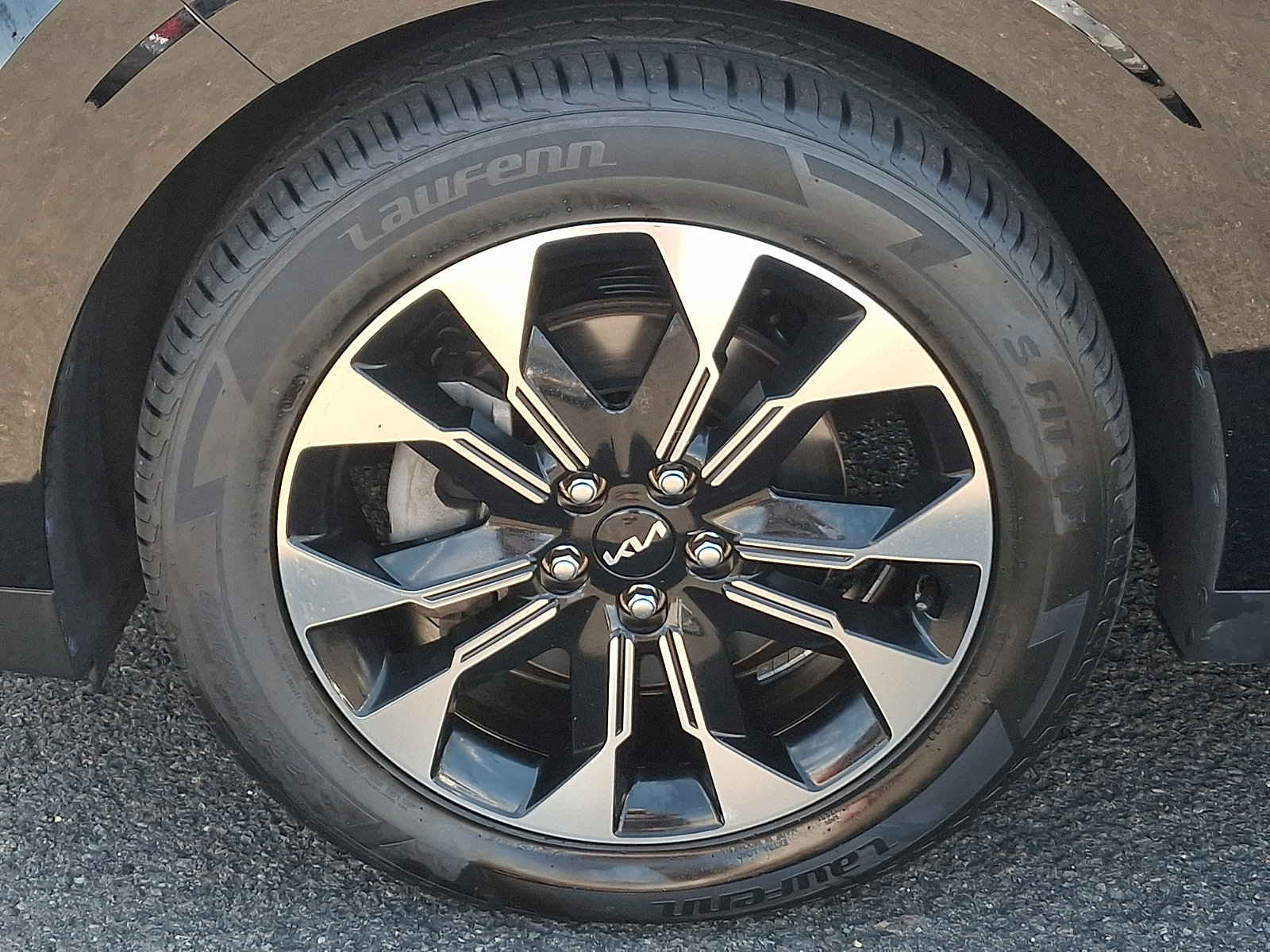 Used 2024 Kia Carnival EX FWD image 27