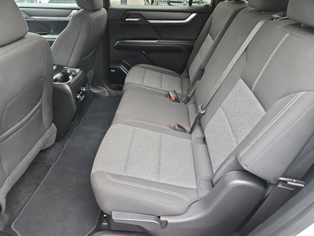 Used 2025 GMC Acadia Elevation image 18