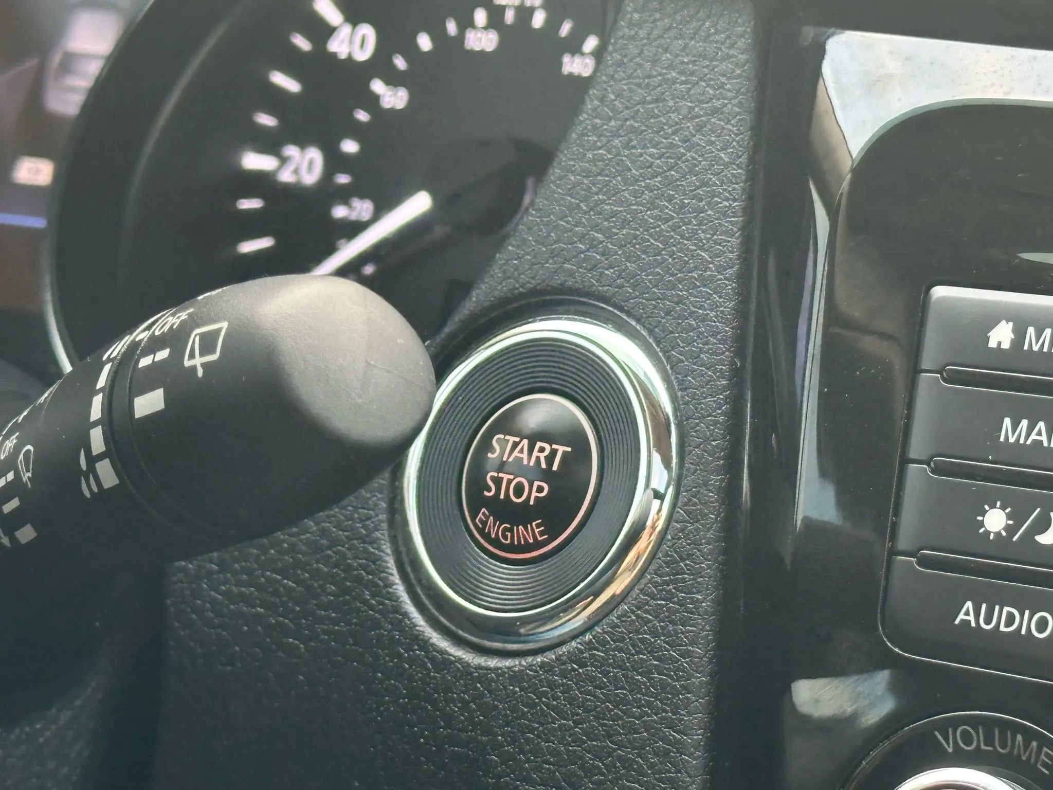 Used 2018 Nissan Rogue SL w/ Premium Package image 25