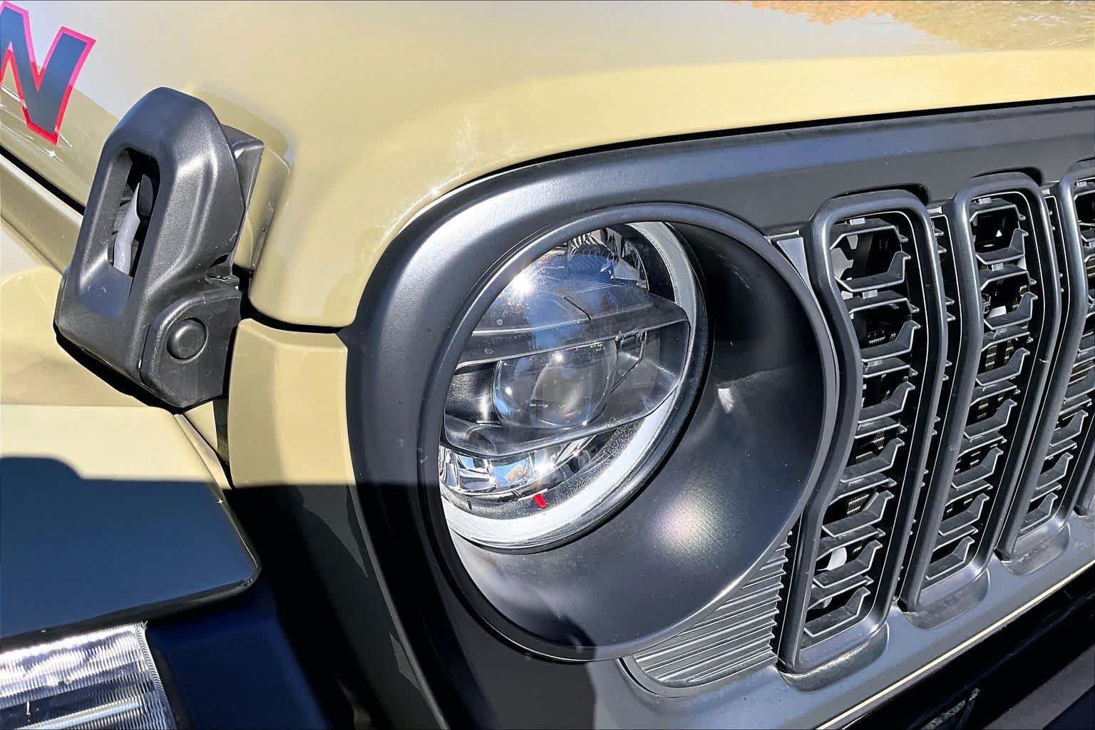 Used 2025 Jeep Wrangler Rubicon AWD/4WD image 27