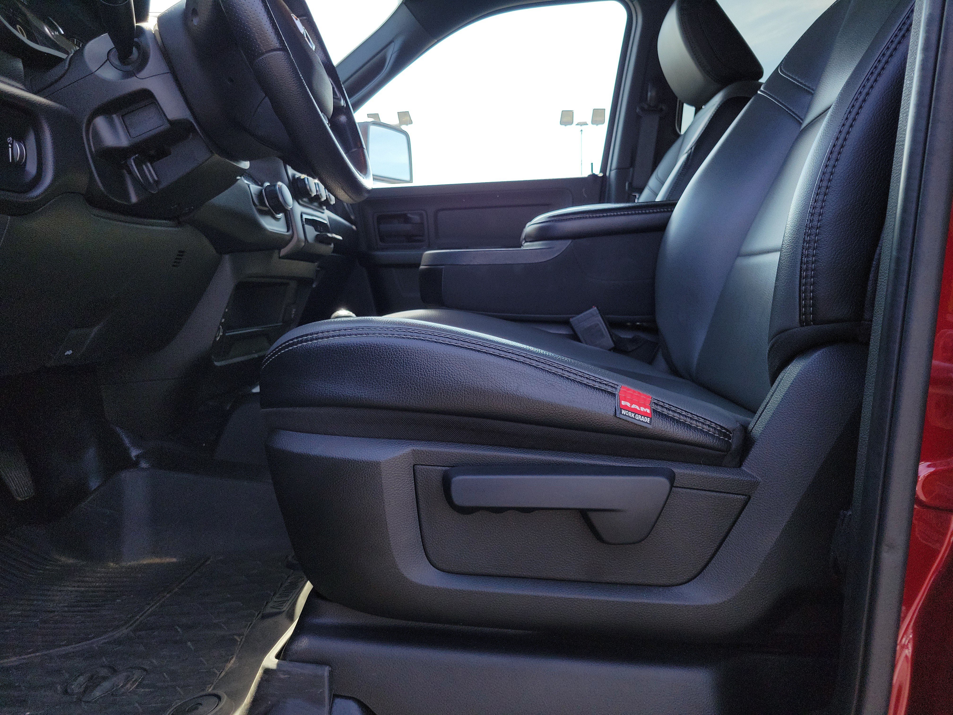 Used 2023 RAM 2500 Tradesman w/ Chrome Appearance Group AWD/4WD image 16