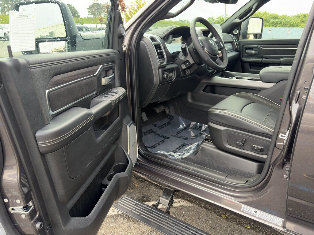 New 2026 RAM 3500 Laramie AWD/4WD image 6