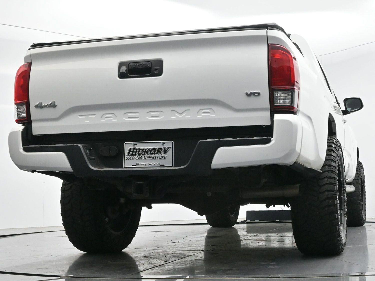 Used 2023 Toyota Tacoma SR AWD/4WD image 41