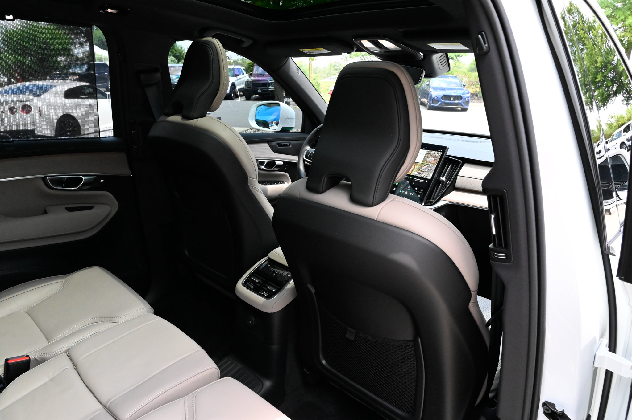 Used 2025 Volvo XC90 T8 Ultra w/ Protection Package Premier AWD/4WD image 49