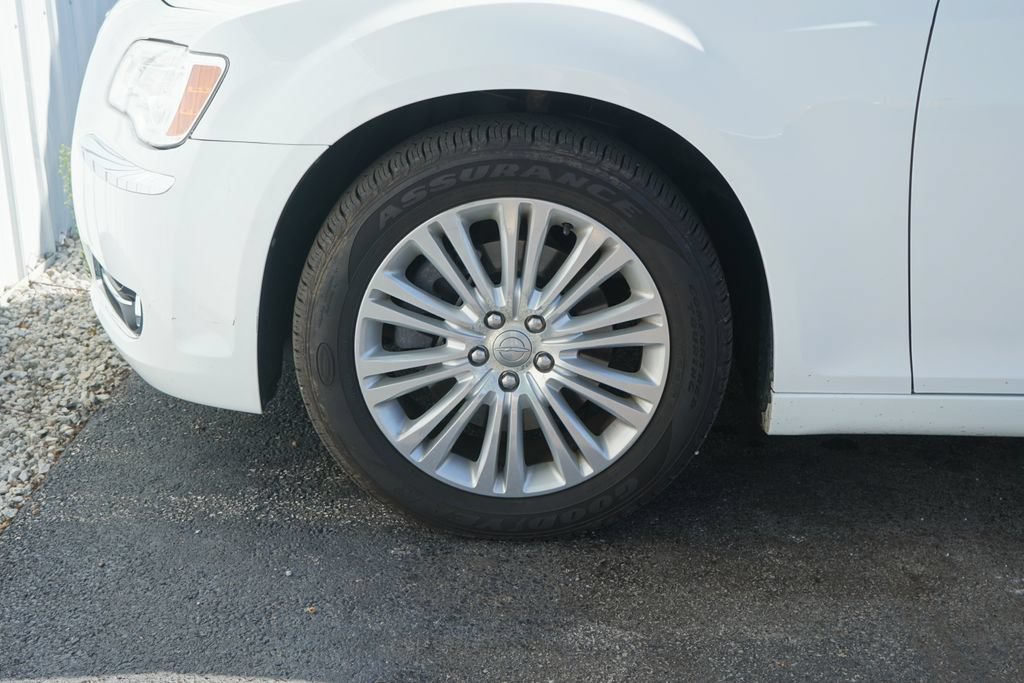 Used 2013 Chrysler 300 AWD w/ Driver Convenience Group image 6