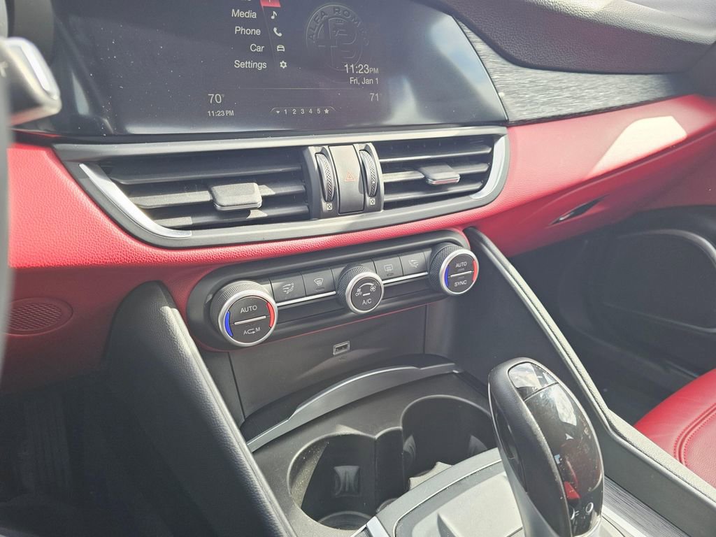 Used 2019 Alfa Romeo Giulia image 27