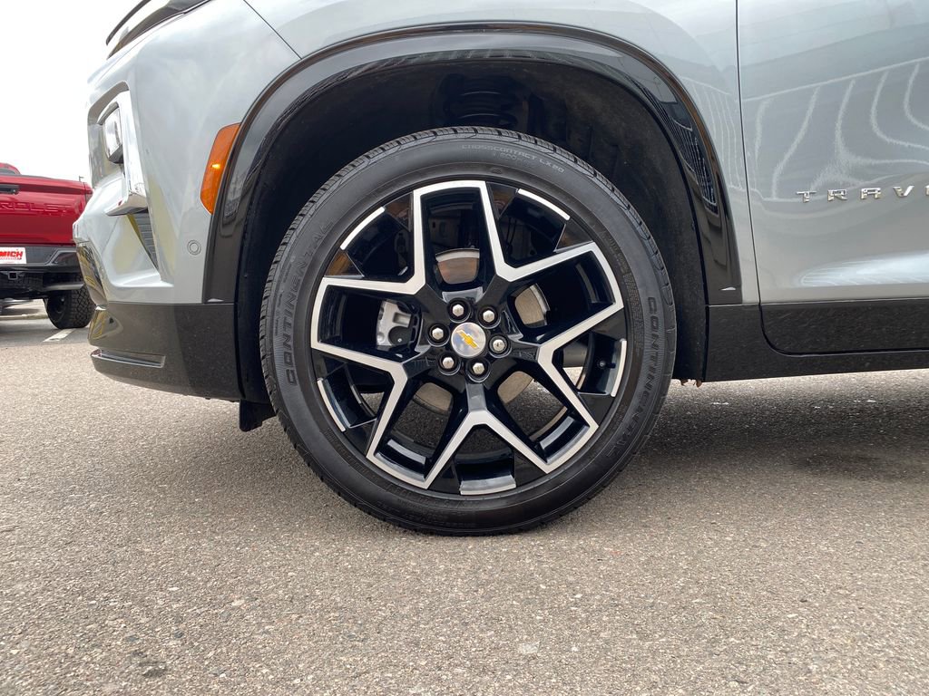 Used 2025 Chevrolet Traverse High Country w/ LPO, Floor Liner Package AWD/4WD image 27