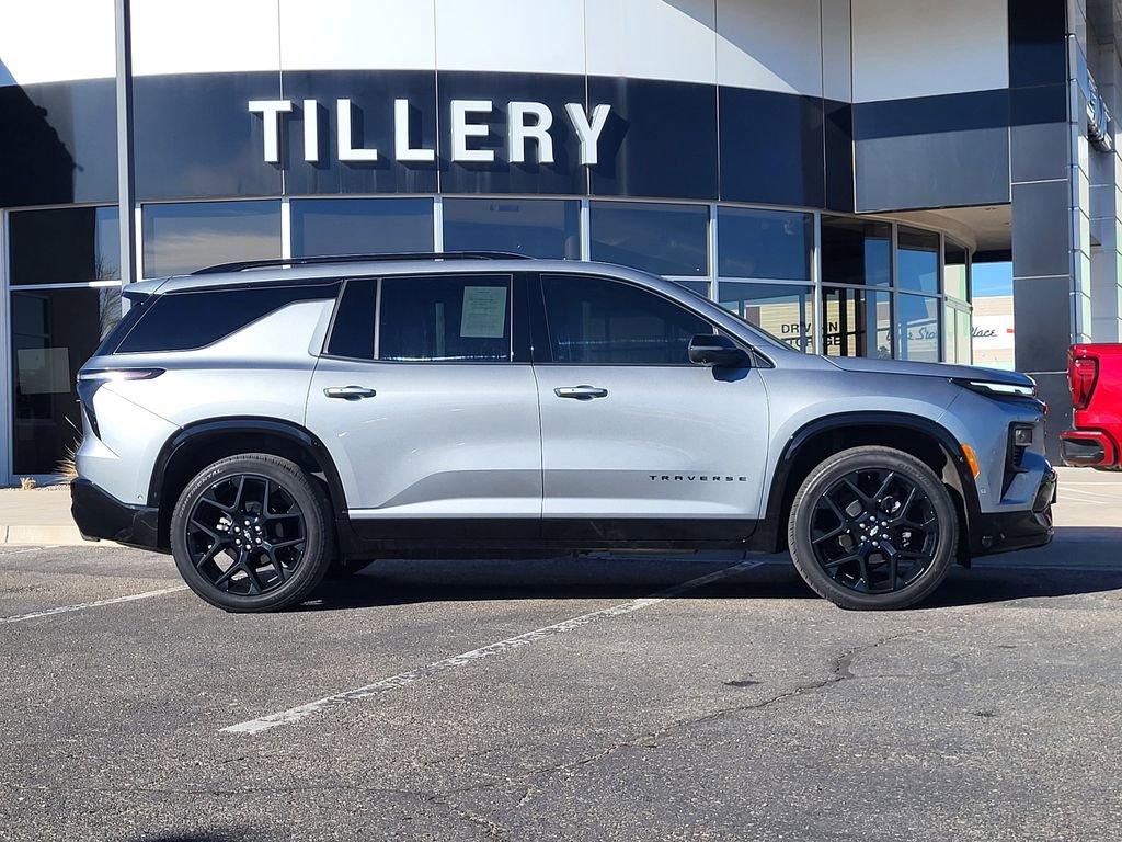 Used 2024 Chevrolet Traverse RS image 1