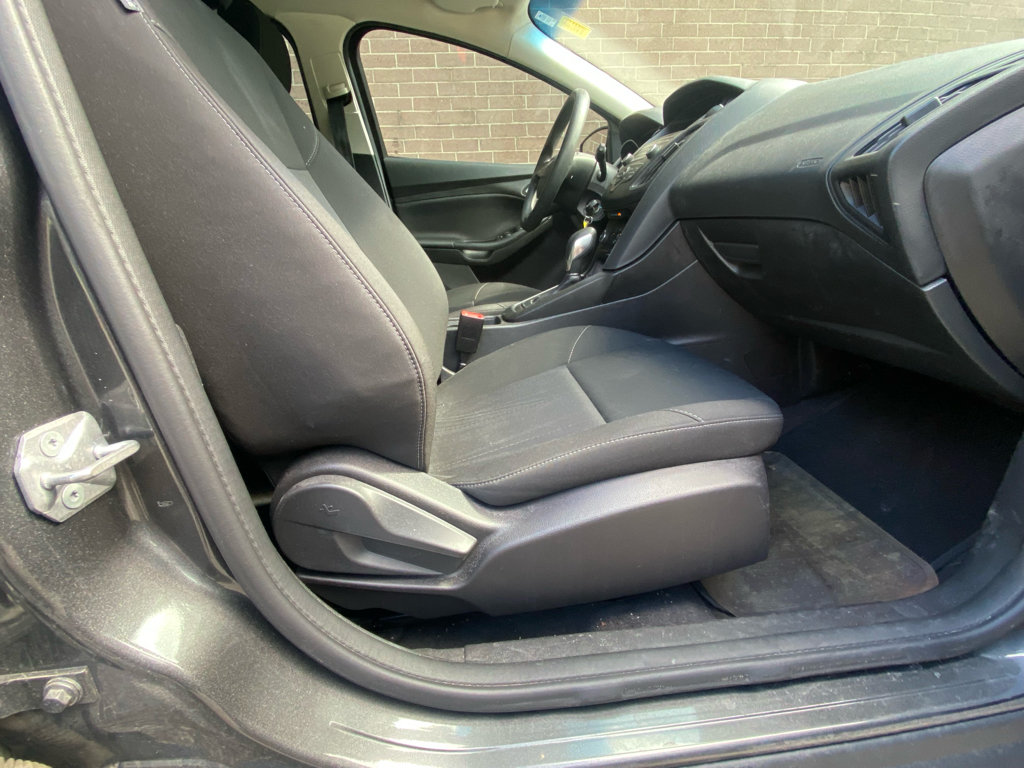 Used 2017 Ford Focus SE FWD image 21