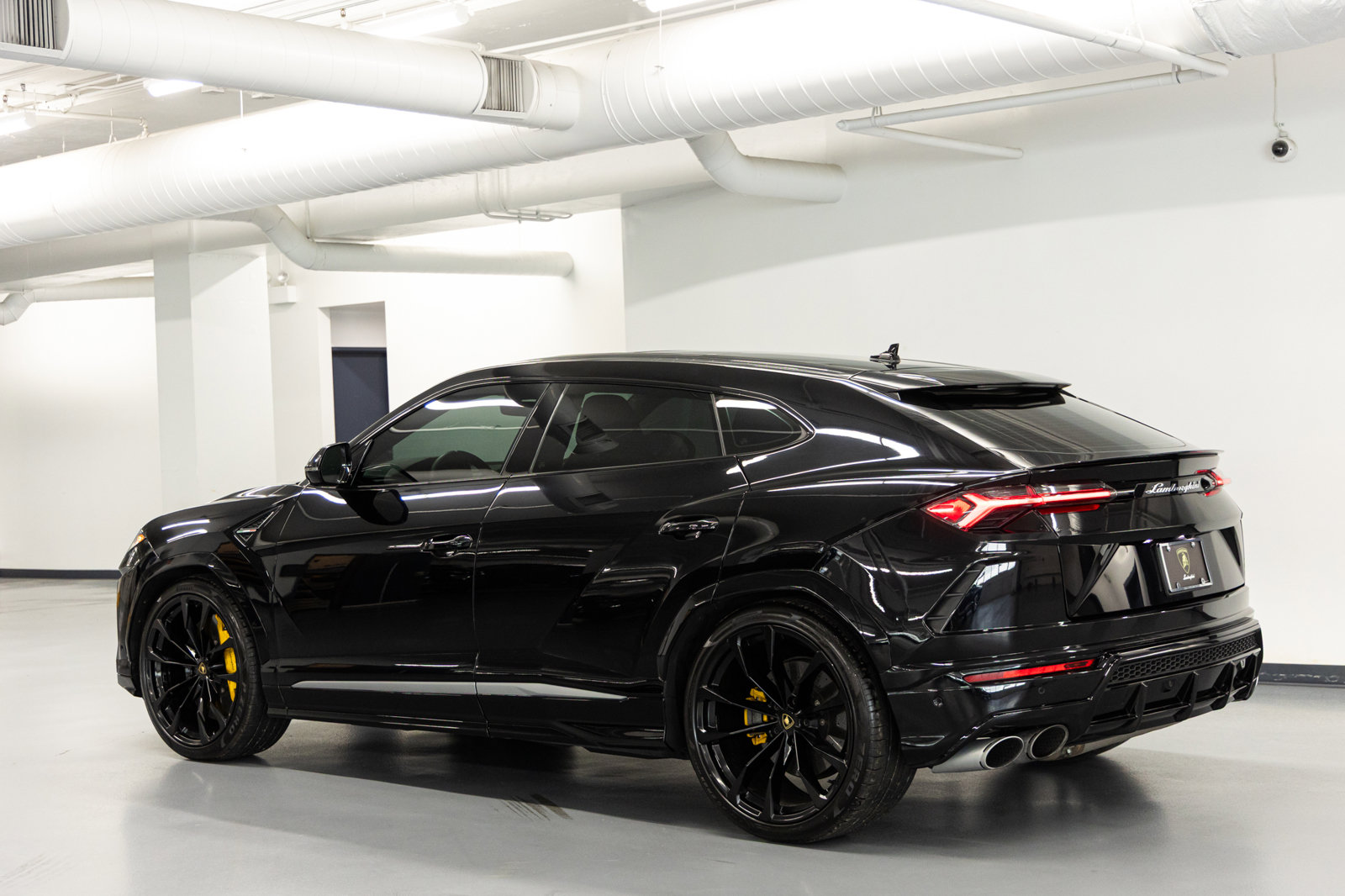 Used 2021 Lamborghini Urus AWD/4WD image 3