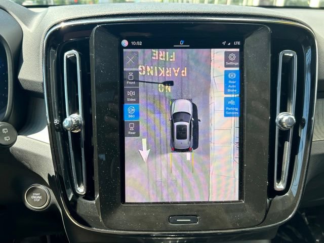 Certified 2025 Volvo XC40 B5 Plus AWD/4WD image 28