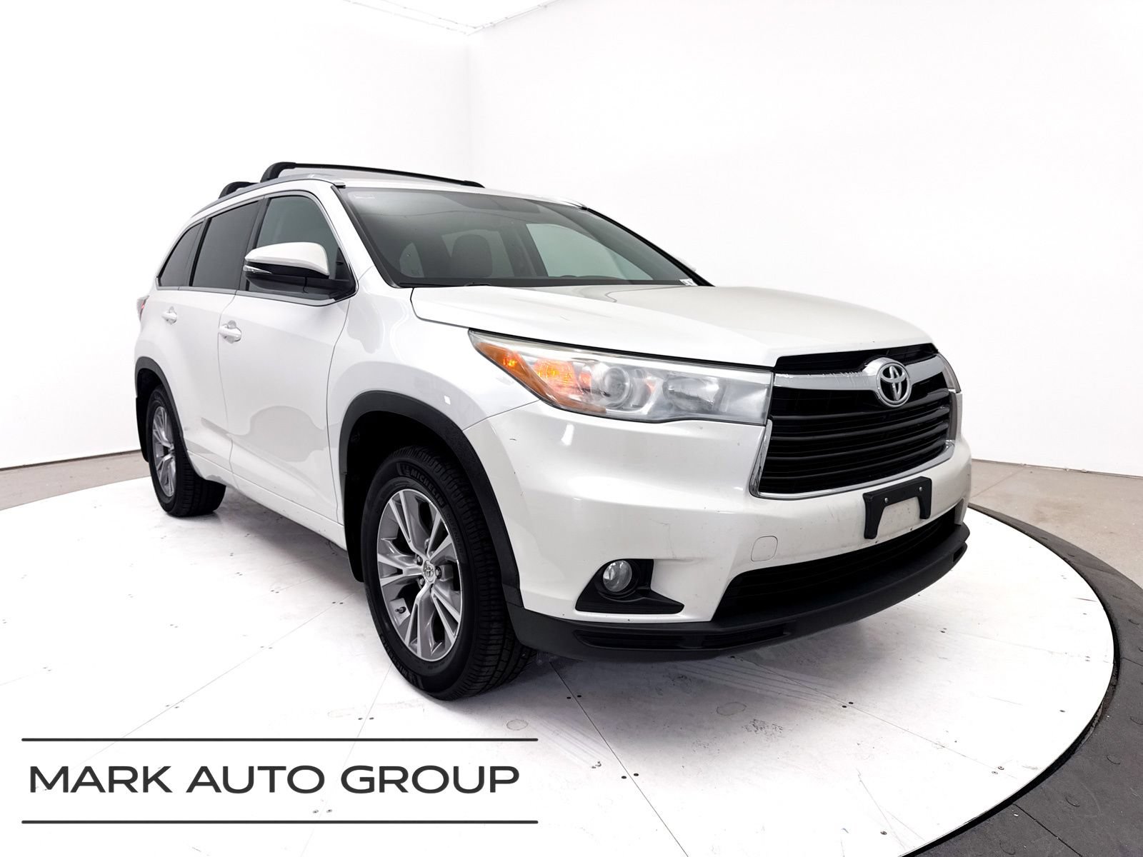 Used 2015 Toyota Highlander XLE AWD/4WD video 1