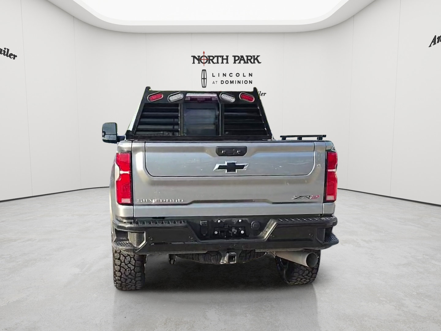 Used 2025 Chevrolet Silverado 2500 ZR2 w/ Technology Package AWD/4WD image 6