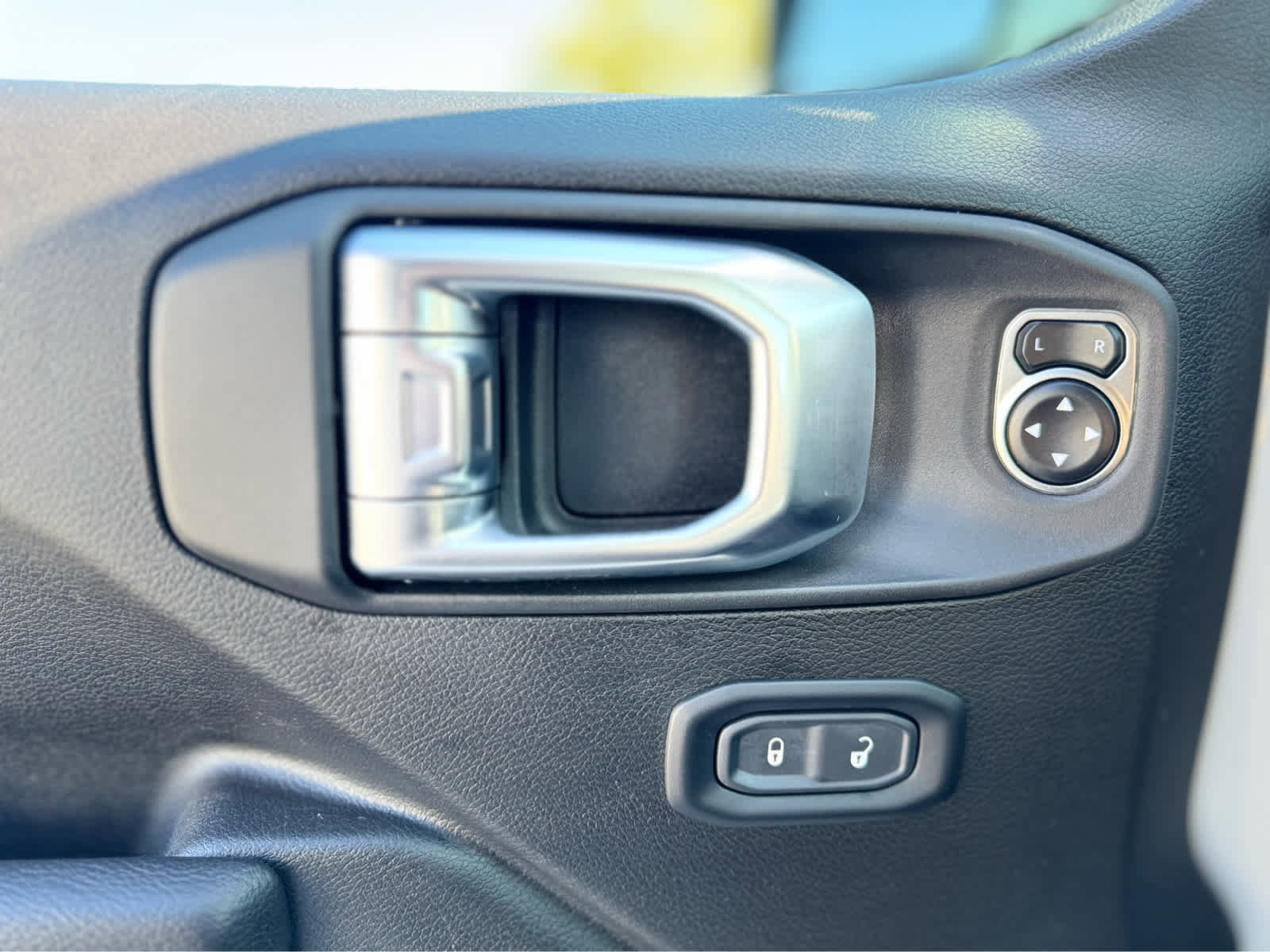 Used 2024 Jeep Wrangler Sport S w/ Convenience Group image 18