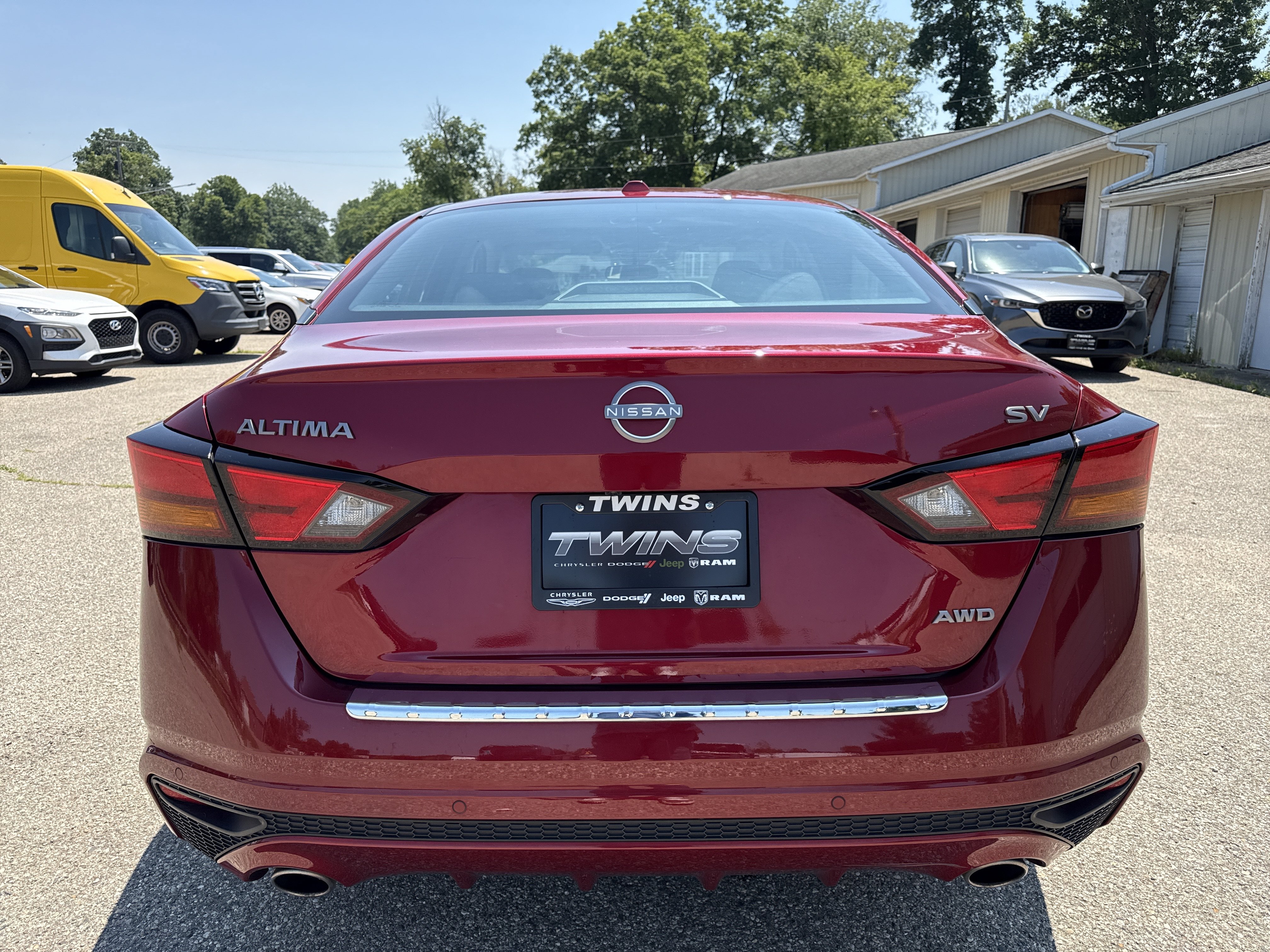 Used 2023 Nissan Altima 2.5 SV w/ SV Premium Package AWD/4WD image 7